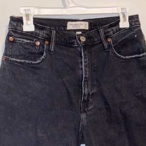 Abercrombie and Fitch - The ankle straight ultra high-rise